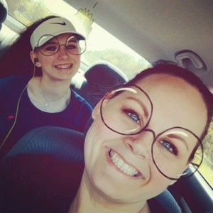 Meet your Posher, Joni